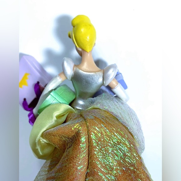 ✨RARE CHRISTMAS CINDERELLA GEMMT 2007 DISNEY CHRISTMAS - CHRISTMAS SONG & SPINS✨ - Picture 4 of 10